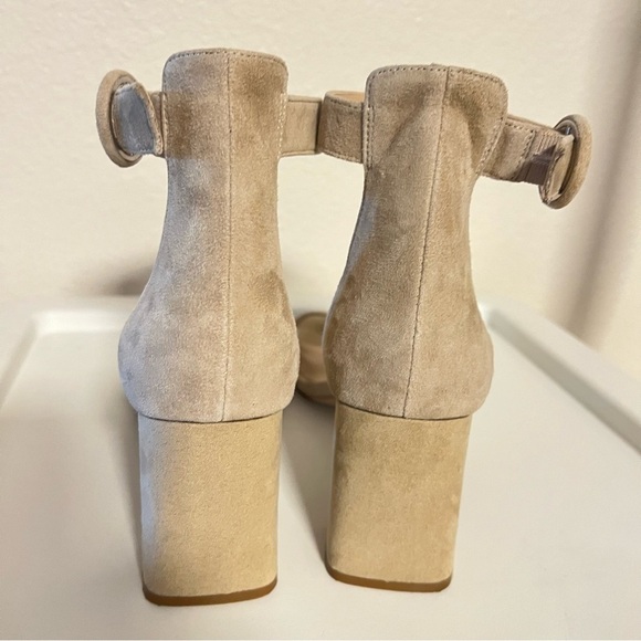 Steve Madden Reverie suede Sandals, chunky heel, nude, size 9.5, like new! - Picture 11 of 11